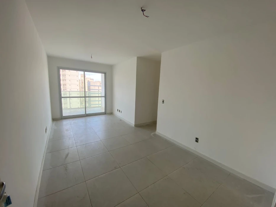 Sala para unir e acolher com design multifuncional e aconchego natural